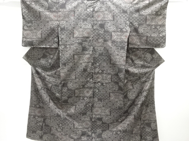 未使用品　仕立て上がり　色紙に華紋蜀江枝花模様織り出し本場泥大島紬着物(5マルキ)